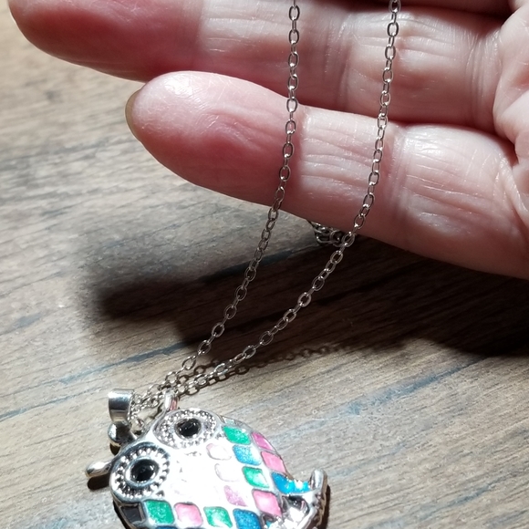 RAINBOW OWL NECKLACE - Picture 9 of 12